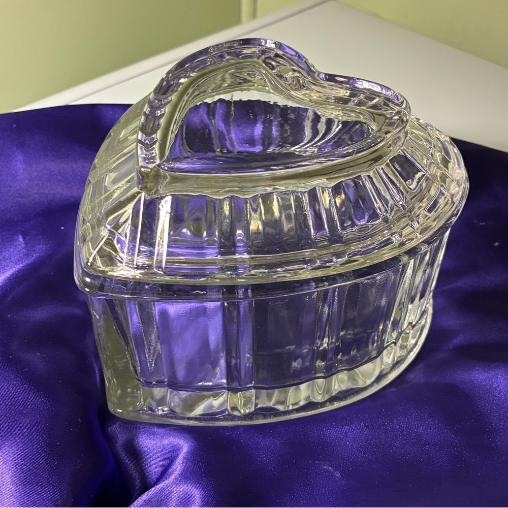 Vintage candy or trinket dish with heart lid
6” long x 5 1/2” wide x 4” high